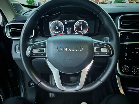 Lynk & Co 01