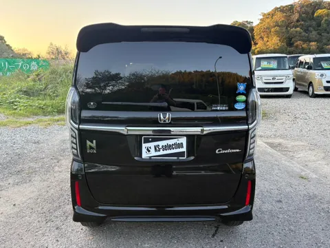 Honda N-BOX Custom