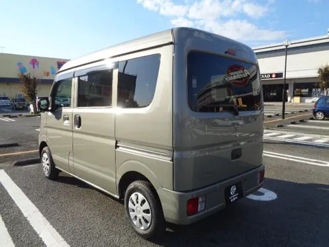 Nissan Clipper Van
