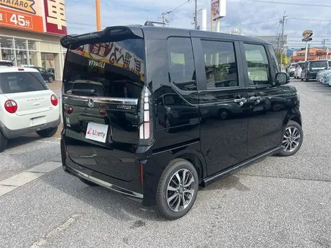 Honda N-BOX Custom