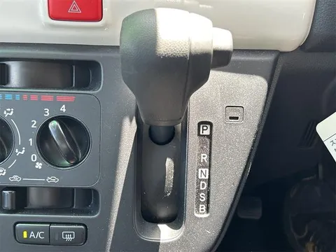 Daihatsu Mira Tocot
