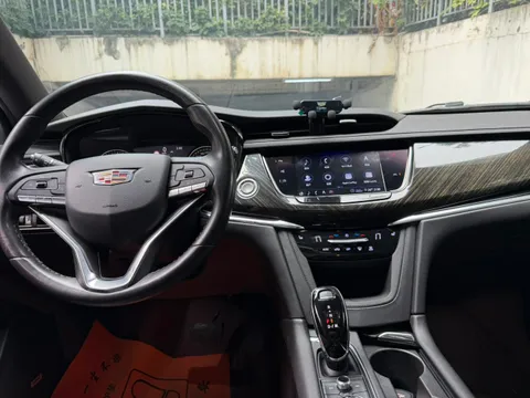 Cadillac XT6