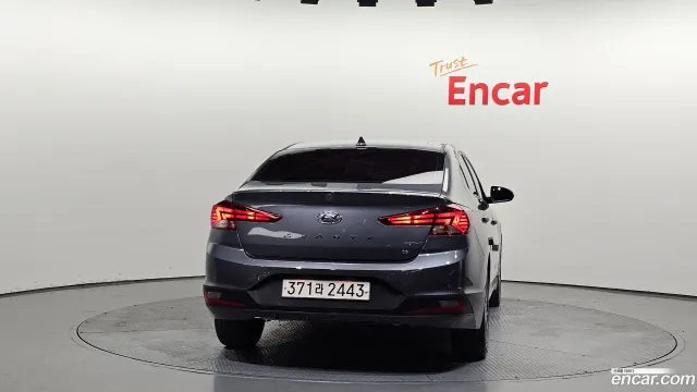 Hyundai Elantra (Avante)
