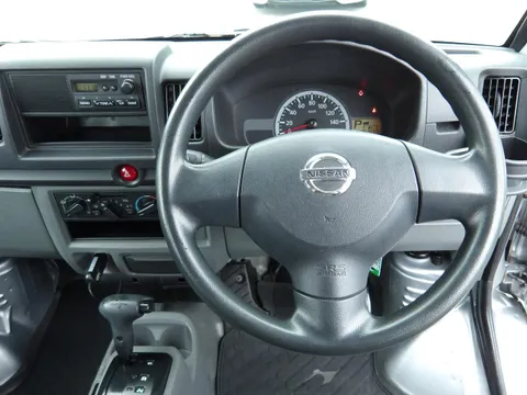 Nissan Clipper Van