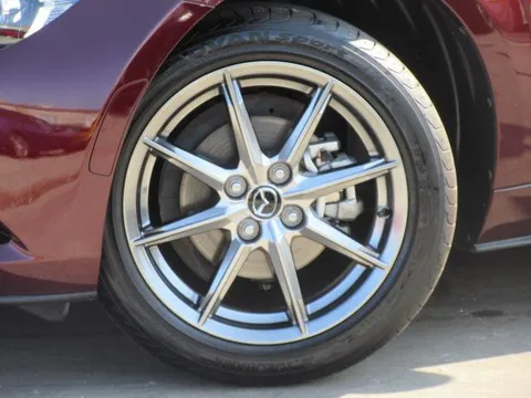 Mazda MX-5 (Roadster)