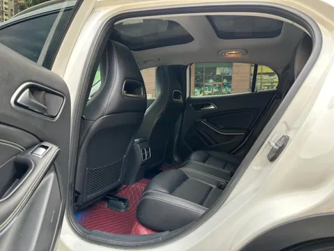 Mercedes-Benz Mercedes-Benz GLA