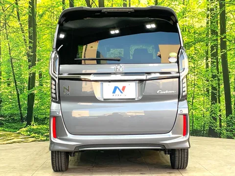 Honda N-BOX Custom
