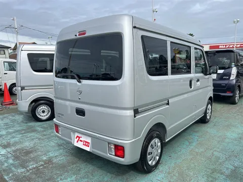 Nissan Clipper Van