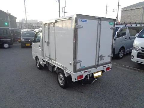 Mazda Scrum Truck