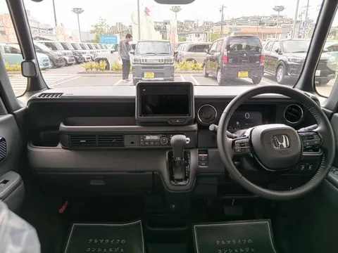 Honda N-BOX Custom
