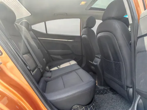 Hyundai Elantra (Avante)