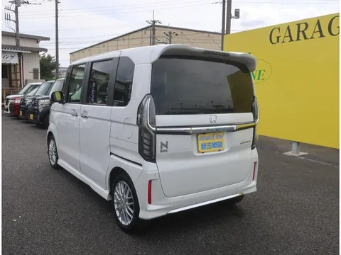 Honda N-BOX Custom