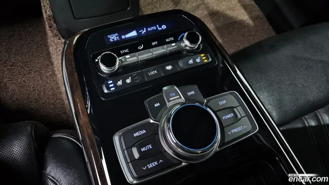 Genesis G90 (EQ900)