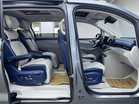 Roewe iMAX8
