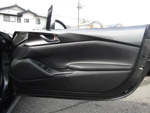 Mazda MX-5 (Roadster)
