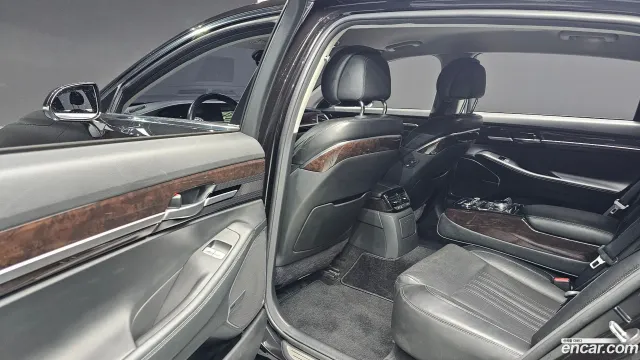 Genesis G90 (EQ900)