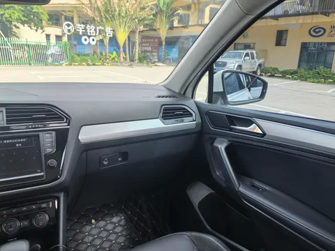 Volkswagen Tiguan L