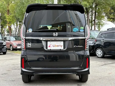Honda N-BOX Custom