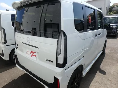 Honda N-BOX Custom