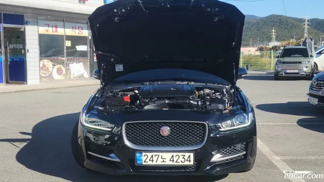 Jaguar XE