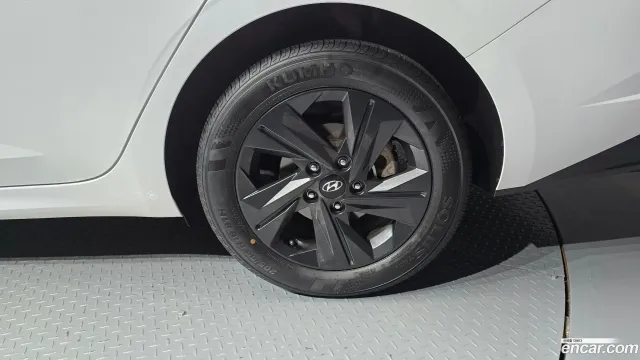 Hyundai Elantra (Avante)