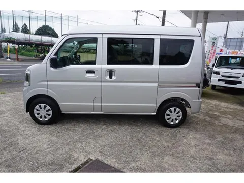 Nissan Clipper Van