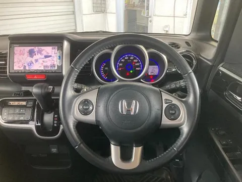 Honda N-BOX Custom