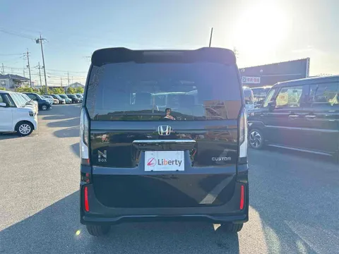 Honda N-BOX Custom