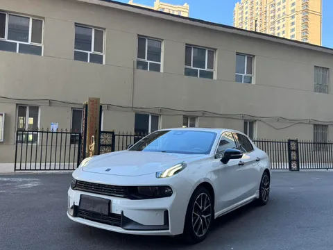 Lynk & Co 03