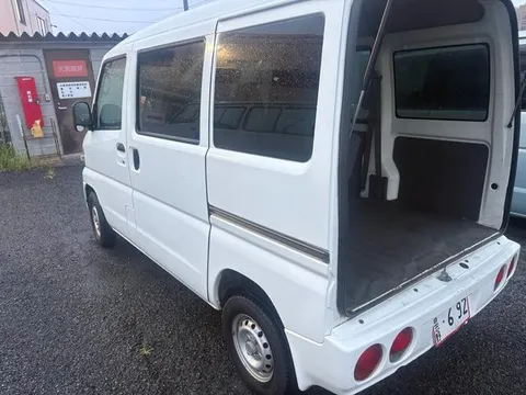 Nissan Clipper Van
