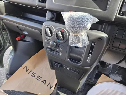 Nissan Clipper Van