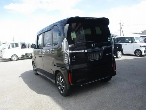 Honda N-BOX Custom