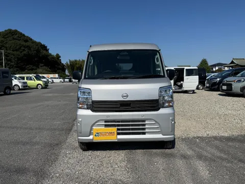 Nissan Clipper Van