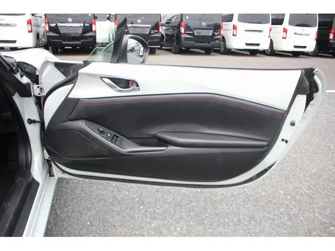 Mazda MX-5 (Roadster)