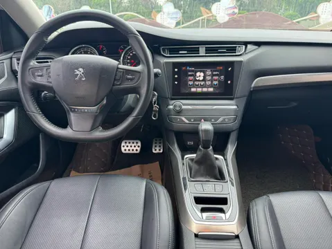 Peugeot 408