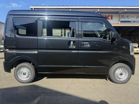 Nissan Clipper Van