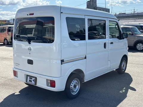 Nissan Clipper Van
