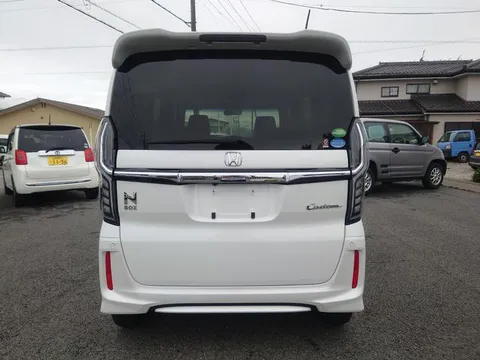 Honda N-BOX Custom