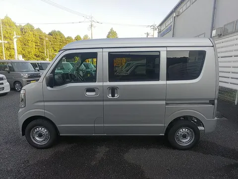 Nissan Clipper Van