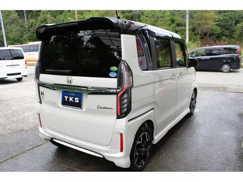 Honda N-BOX Custom