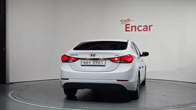 Hyundai Elantra (Avante)