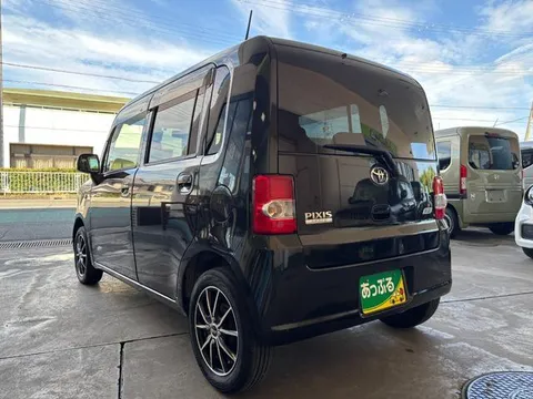 Toyota Pixis Space