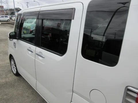 Toyota Pixis Mega