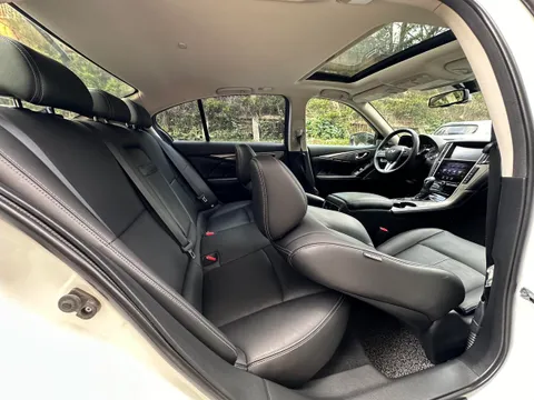 Infiniti Q50L