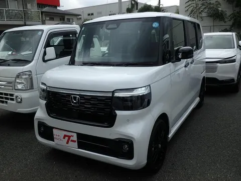 Honda N-BOX Custom