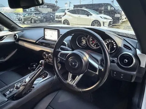 Mazda MX-5 (Roadster)