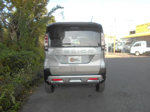 Mitsubishi Delica Mini
