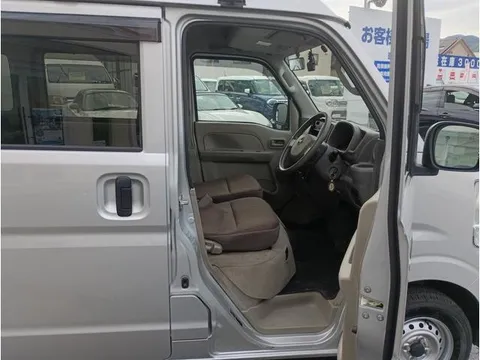 Nissan Clipper Van