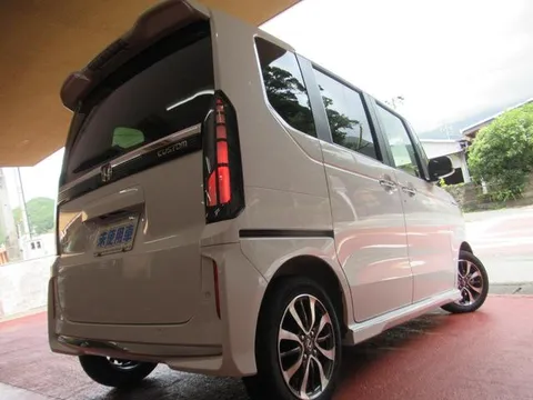 Honda N-BOX Custom