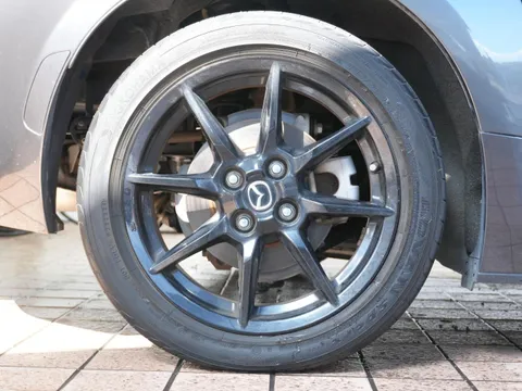 Mazda MX-5 (Roadster)